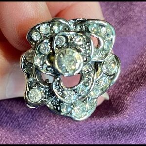 🌟Large Rhinestone Flower Ring🌟